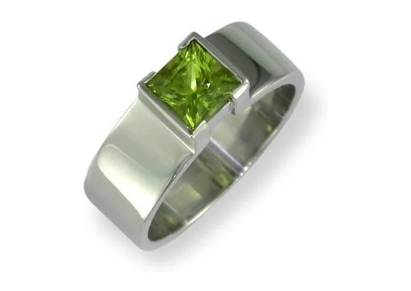 The Perfect Jewelry Piece At The Perfect Discount Green Peridot in white gold Ring The Perfect Jewelry Piece At The Perfect Discount Green Peridot in white gold Ring