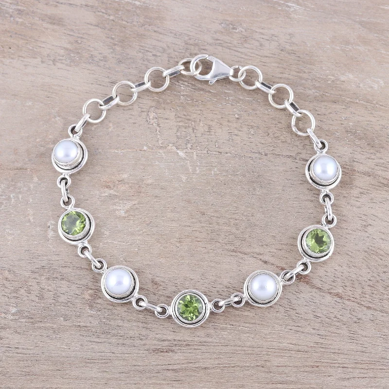 Bohemian-Inspired Jewelry For Free-Spirited Fashion Elegant Glitter Peridot and Cultured Pearl Link Bracelet from India Bohemian-Inspired Jewelry For Free-Spirited Fashion Elegant Glitter Peridot and Cultured Pearl Link Bracelet from India