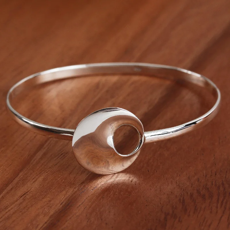 High-End Sparkle, Low-End Prices – Jewelry Sale Live Modern Orbit Modern Sterling Silver Pendant Bracelet from Mexico High-End Sparkle, Low-End Prices – Jewelry Sale Live Modern Orbit Modern Sterling Silver Pendant Bracelet from Mexico