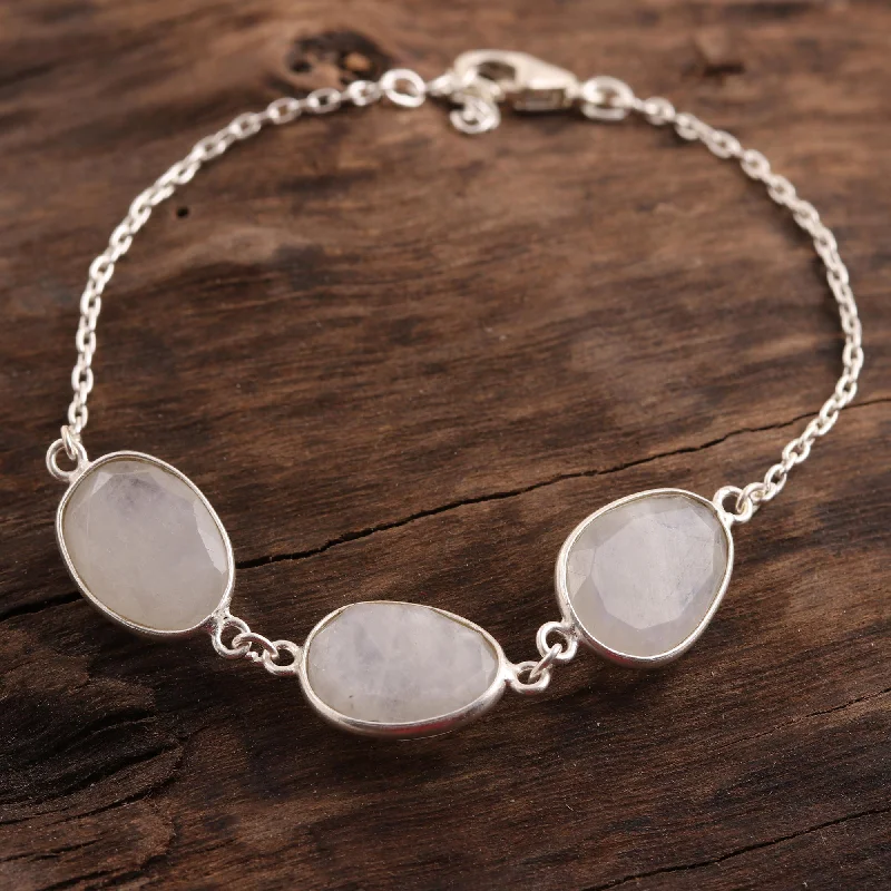 Exclusive Jewelry Sale Event – Shop Now Rainbow Glisten 18-Carat Rainbow Moonstone Pendant Bracelet from India Exclusive Jewelry Sale Event – Shop Now Rainbow Glisten 18-Carat Rainbow Moonstone Pendant Bracelet from India