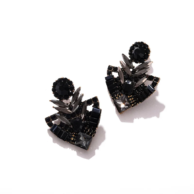Personalized Jewelry At Special Discount Rates Black Color Gold Plated Designer Stone Stud For Women's Personalized Jewelry At Special Discount Rates Black Color Gold Plated Designer Stone Stud For Women's