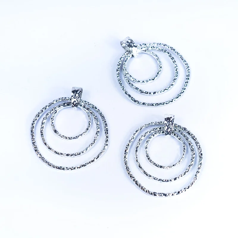 Stunning Statement Jewelry, Unbeatable Discounts 3pcs antique silver Three rings merged into a hang tag jewelry finding suppliers D-3-547 Stunning Statement Jewelry, Unbeatable Discounts 3pcs antique silver Three rings merged into a hang tag jewelry finding suppliers D-3-547