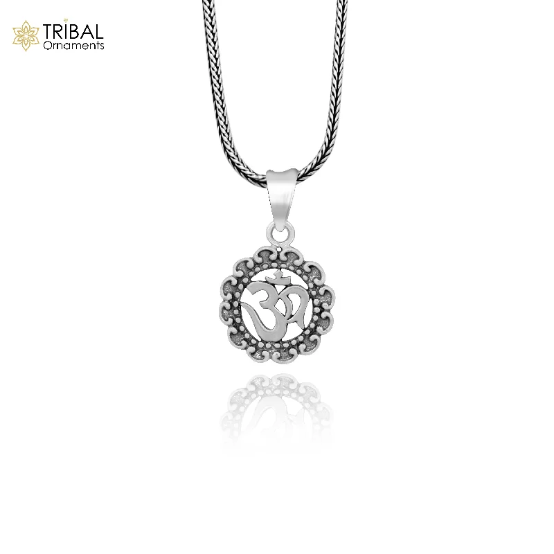 Grab Exquisite Jewelry At The Lowest Prices Modern trendy stylish 925 sterling silver handmade OM 'AUM' pendant, amazing stylish unisex pendant locket personalized jewelry ssp459 Grab Exquisite Jewelry At The Lowest Prices Modern trendy stylish 925 sterling silver handmade OM 'AUM' pendant, amazing stylish unisex pendant locket personalized jewelry ssp459