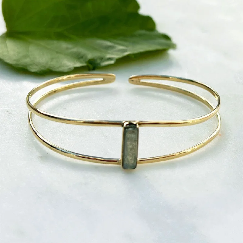 Don't Miss These Dazzling Jewelry Discounts Elegant Labradorite Bracelet, India