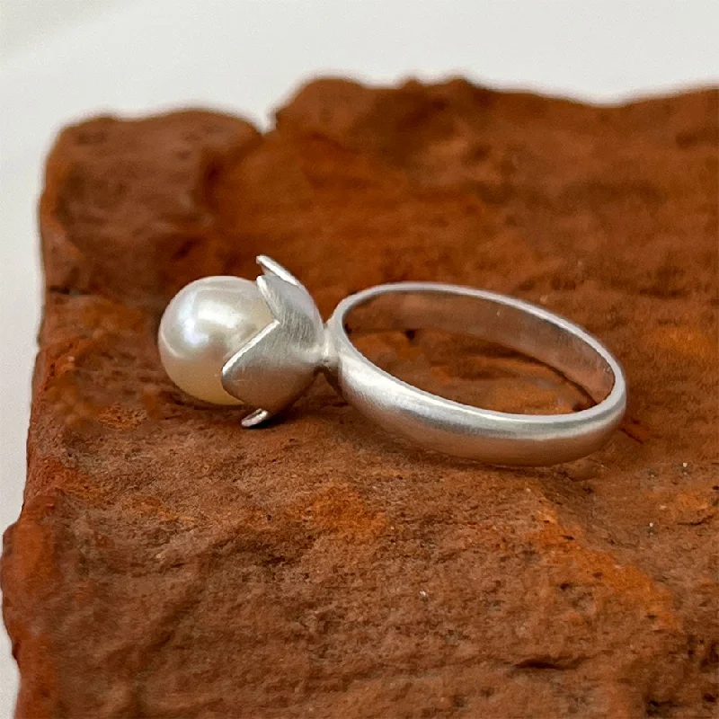 Limited-Time Jewelry Sale – Elegant Styles At Less Pearl Blossom Ring - Sterling Silver, Indonesia Limited-Time Jewelry Sale – Elegant Styles At Less Pearl Blossom Ring - Sterling Silver, Indonesia